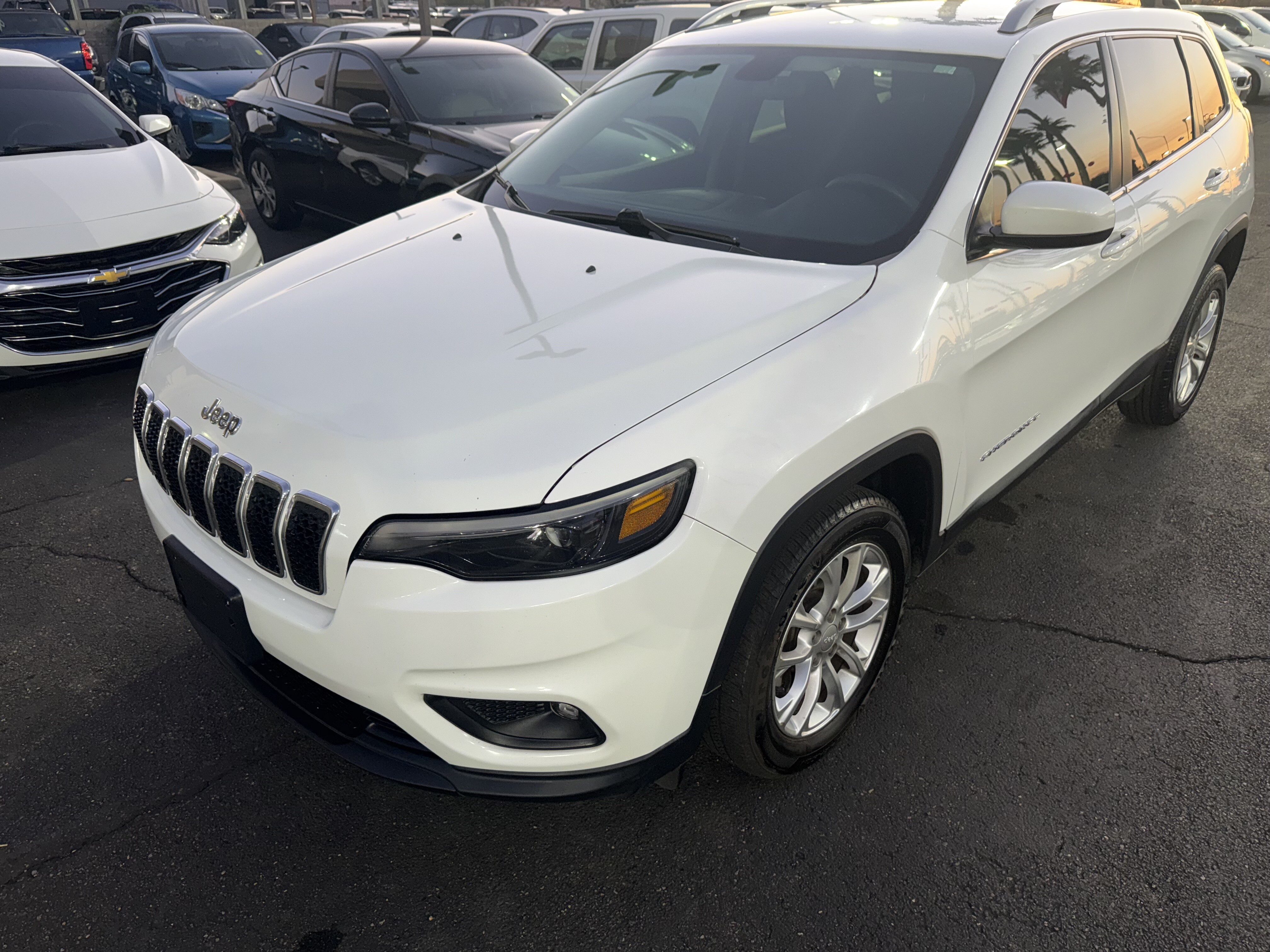 2019 Jeep Cherokee in Phoenix, AZ 85022 - 2429017