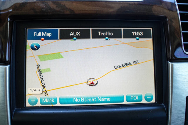 2010 Cadillac Escalade in San Antonio, TX 78228 - 2430083 18