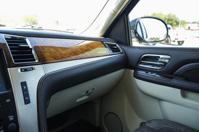 2010 Cadillac Escalade in San Antonio, TX 78228 - 2430083 14