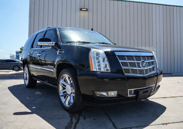 2010 Cadillac Escalade in San Antonio, TX 78228 - 2430083 10
