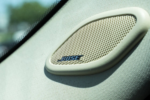 2010 Cadillac Escalade in San Antonio, TX 78228 - 2430083 19