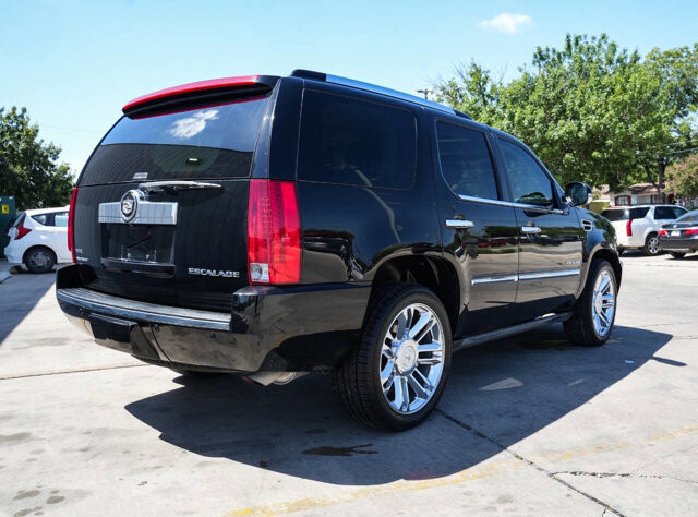 2010 Cadillac Escalade in San Antonio, TX 78228 - 2430083 8