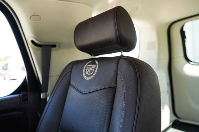 2010 Cadillac Escalade in San Antonio, TX 78228 - 2430083 31