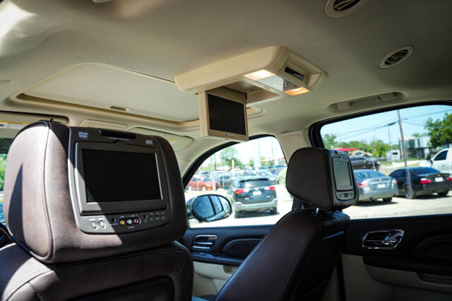 2010 Cadillac Escalade in San Antonio, TX 78228 - 2430083 33