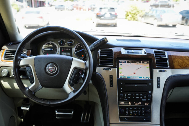 2010 Cadillac Escalade in San Antonio, TX 78228 - 2430083 29