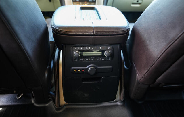 2010 Cadillac Escalade in San Antonio, TX 78228 - 2430083 32