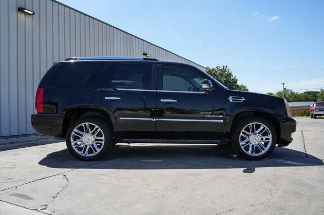 2010 Cadillac Escalade in San Antonio, TX 78228 - 2430083 9