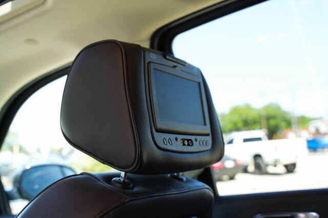 2010 Cadillac Escalade in San Antonio, TX 78228 - 2430083 25