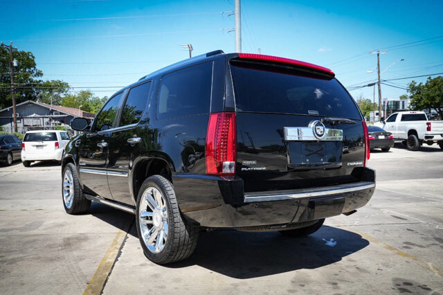 2010 Cadillac Escalade in San Antonio, TX 78228 - 2430083 5