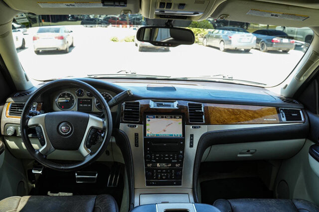 2010 Cadillac Escalade in San Antonio, TX 78228 - 2430083 30