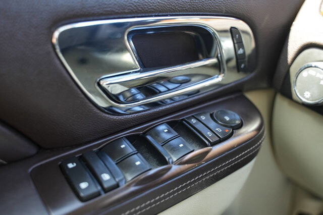 2010 Cadillac Escalade in San Antonio, TX 78228 - 2430083 17