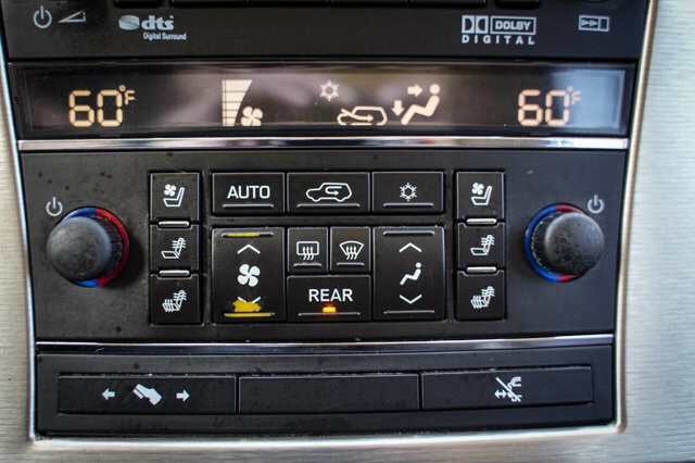 2010 Cadillac Escalade in San Antonio, TX 78228 - 2430083 16