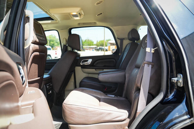 2010 Cadillac Escalade in San Antonio, TX 78228 - 2430083 24