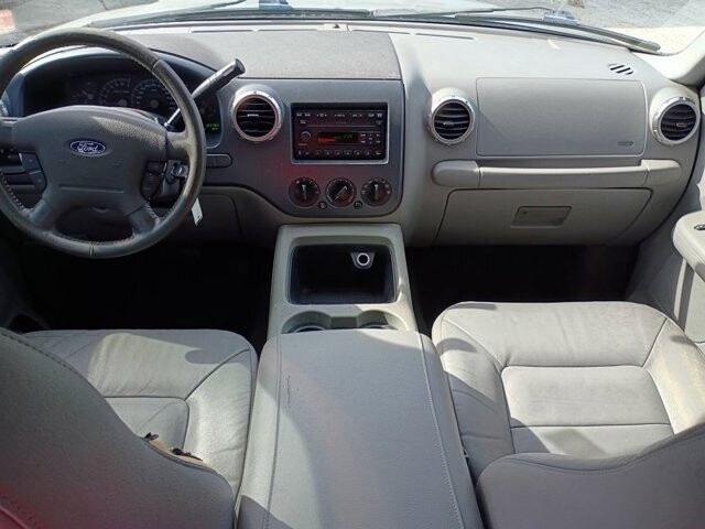2004 Ford Expedition in Hudson, FL 34669 - 2430093 13