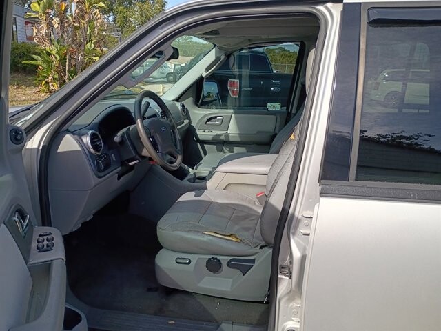 2004 Ford Expedition in Hudson, FL 34669 - 2430093 11