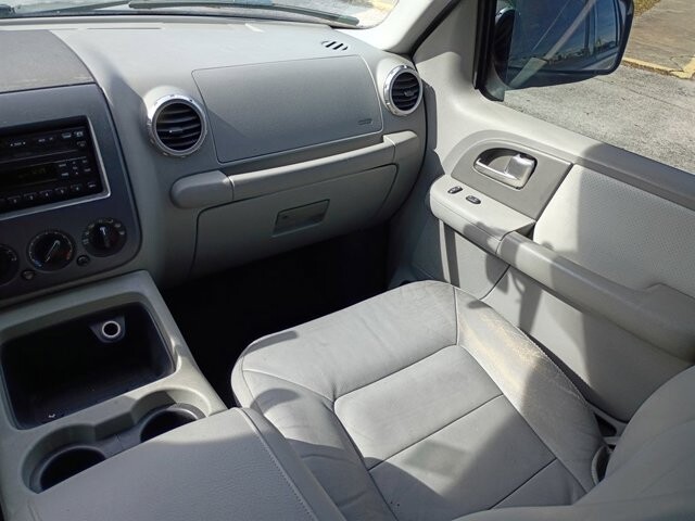 2004 Ford Expedition in Hudson, FL 34669 - 2430093 14