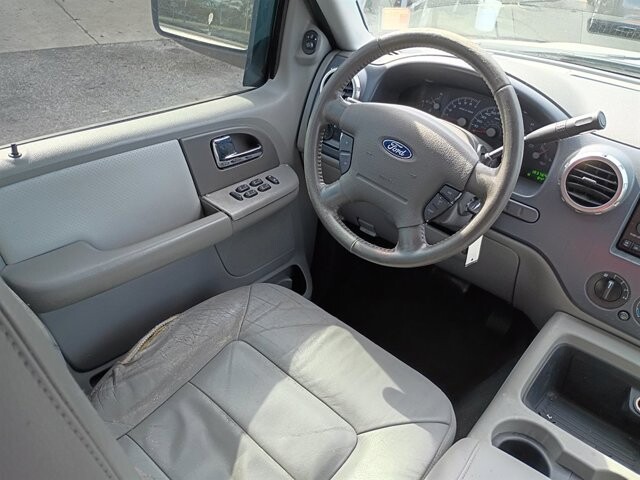 2004 Ford Expedition in Hudson, FL 34669 - 2430093 12