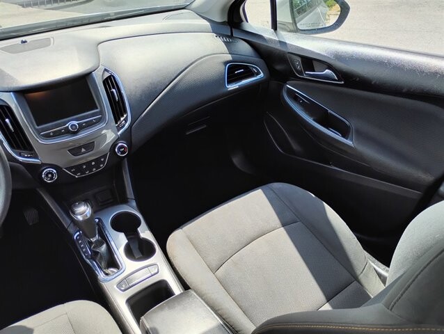 2019 Chevrolet Cruze in Hudson, FL 34669 - 2430094 13