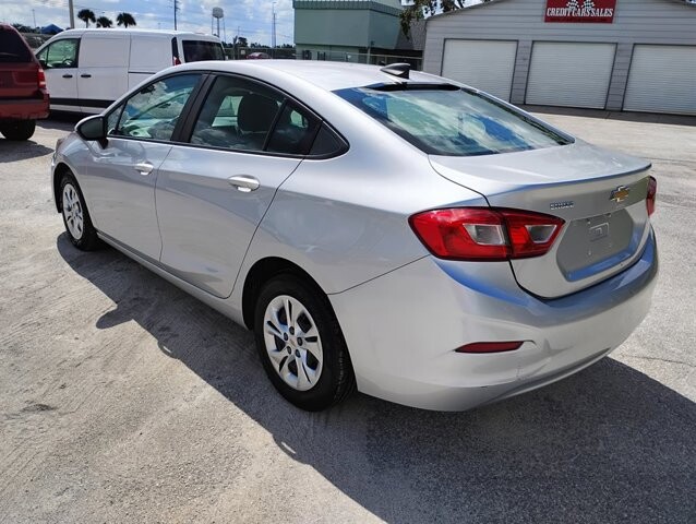 2019 Chevrolet Cruze in Hudson, FL 34669 - 2430094 6