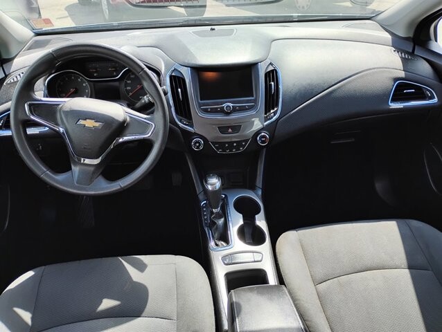 2019 Chevrolet Cruze in Hudson, FL 34669 - 2430094 12