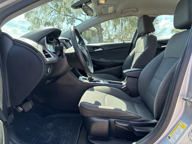 2019 Chevrolet Cruze in Hudson, FL 34669 - 2430094 26
