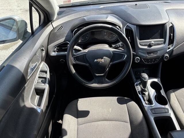 2019 Chevrolet Cruze in Hudson, FL 34669 - 2430094 29