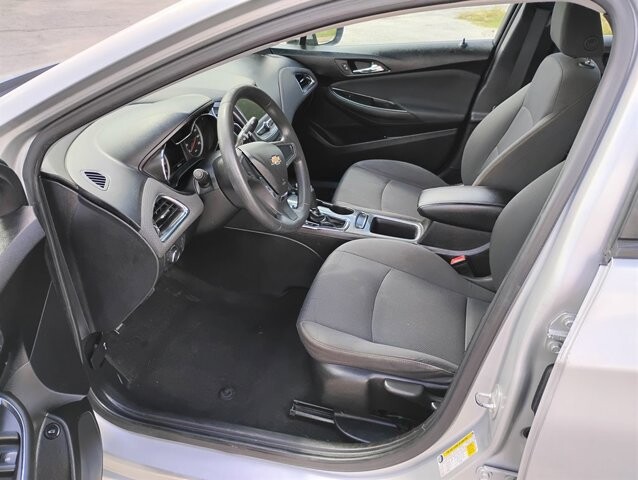 2019 Chevrolet Cruze in Hudson, FL 34669 - 2430094 10
