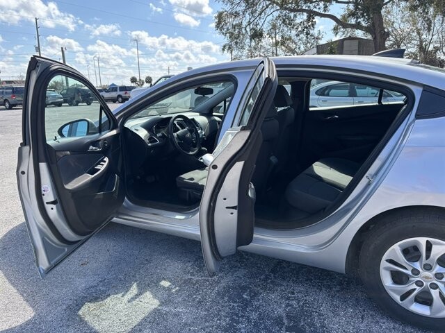 2019 Chevrolet Cruze in Hudson, FL 34669 - 2430094 25