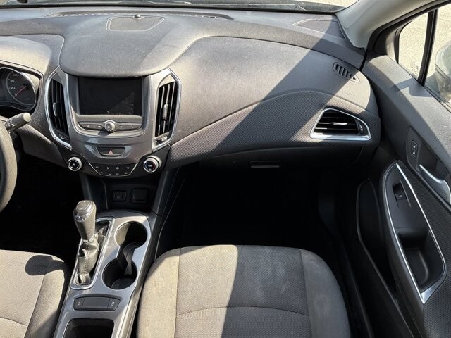 2019 Chevrolet Cruze in Hudson, FL 34669 - 2430094 31