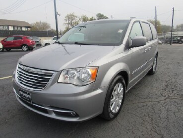 2016 Chrysler Town & Country in Kansas City, KS 66102