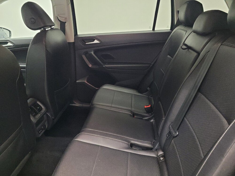 2020 Volkswagen Tiguan in Eastpointe, MI 48021 - 2431022 18