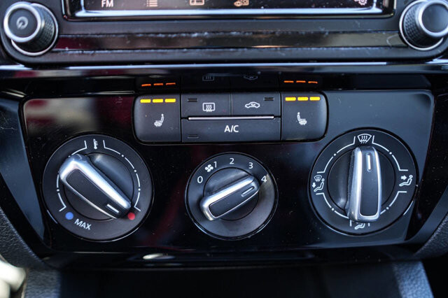 2016 Volkswagen Jetta in San Antonio, TX 78228 - 2433201 18