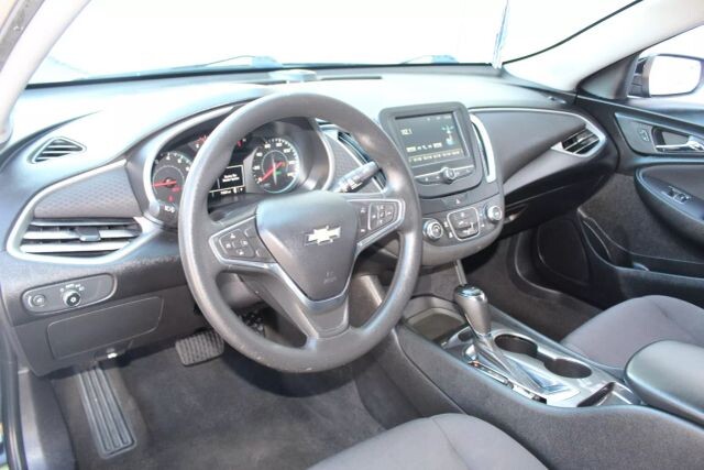 2017 Chevrolet Malibu in Decatur, GA 30032 - 2434328 54