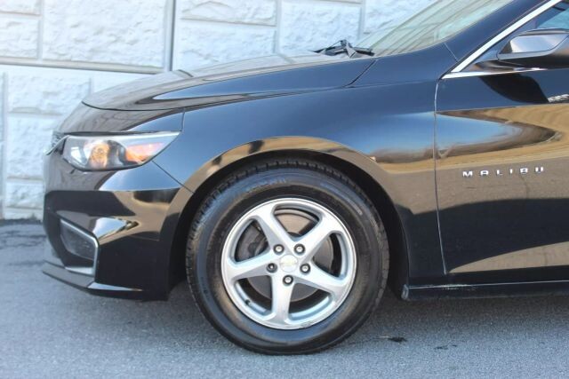2017 Chevrolet Malibu in Decatur, GA 30032 - 2434328 49