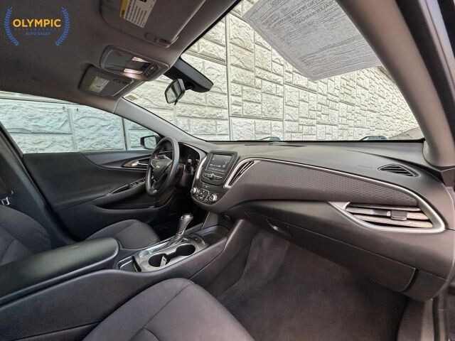 2017 Chevrolet Malibu in Decatur, GA 30032 - 2434328 18