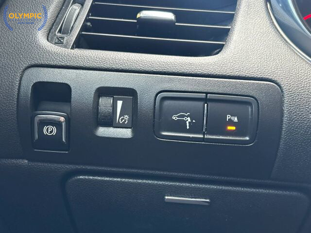 2017 Chevrolet Malibu in Decatur, GA 30032 - 2434328 27