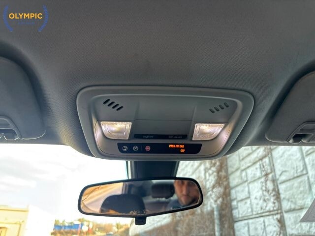 2017 Chevrolet Malibu in Decatur, GA 30032 - 2434328 33