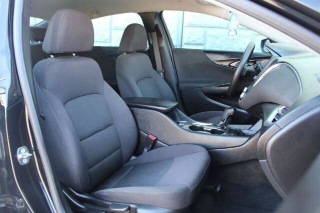 2017 Chevrolet Malibu in Decatur, GA 30032 - 2434328 66