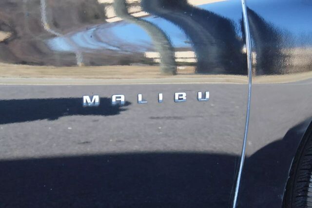 2017 Chevrolet Malibu in Decatur, GA 30032 - 2434328 53