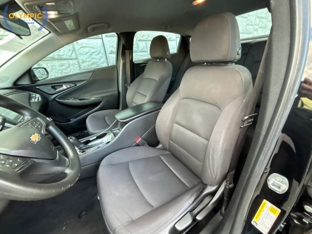 2017 Chevrolet Malibu in Decatur, GA 30032 - 2434328 34