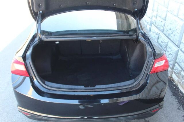 2017 Chevrolet Malibu in Decatur, GA 30032 - 2434328 74