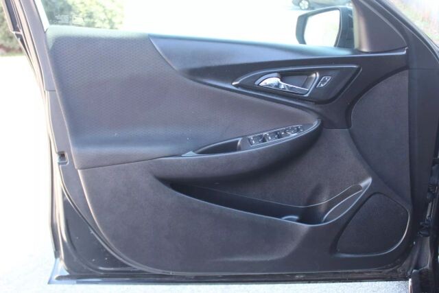 2017 Chevrolet Malibu in Decatur, GA 30032 - 2434328 70