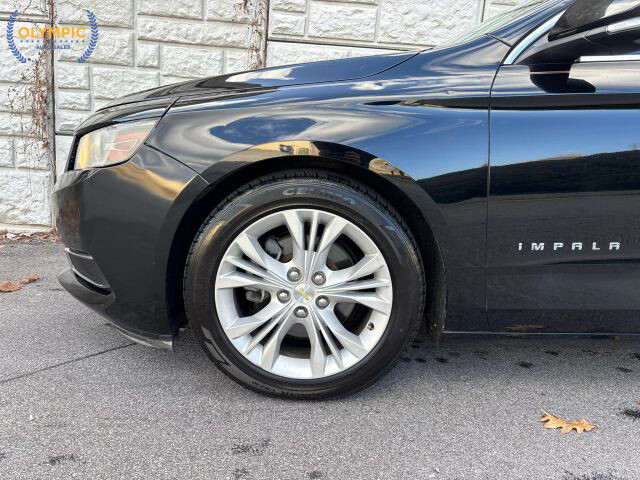 2017 Chevrolet Malibu in Decatur, GA 30032 - 2434328 9