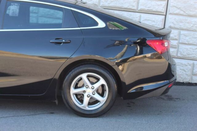 2017 Chevrolet Malibu in Decatur, GA 30032 - 2434328 50