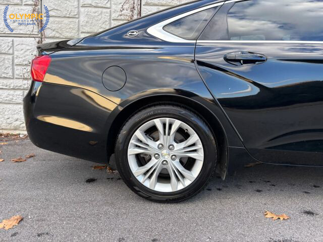 2017 Chevrolet Malibu in Decatur, GA 30032 - 2434328 11