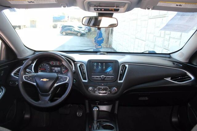 2017 Chevrolet Malibu in Decatur, GA 30032 - 2434328 55