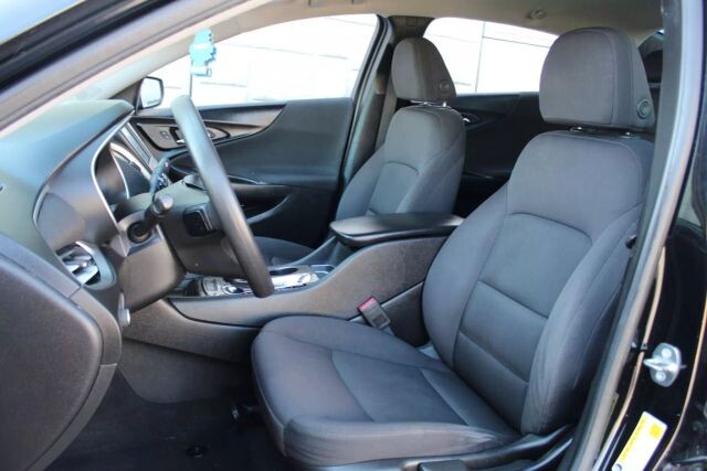 2017 Chevrolet Malibu in Decatur, GA 30032 - 2434328 65