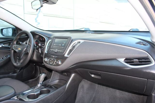 2017 Chevrolet Malibu in Decatur, GA 30032 - 2434328 56