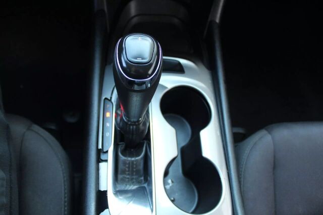 2017 Chevrolet Malibu in Decatur, GA 30032 - 2434328 61