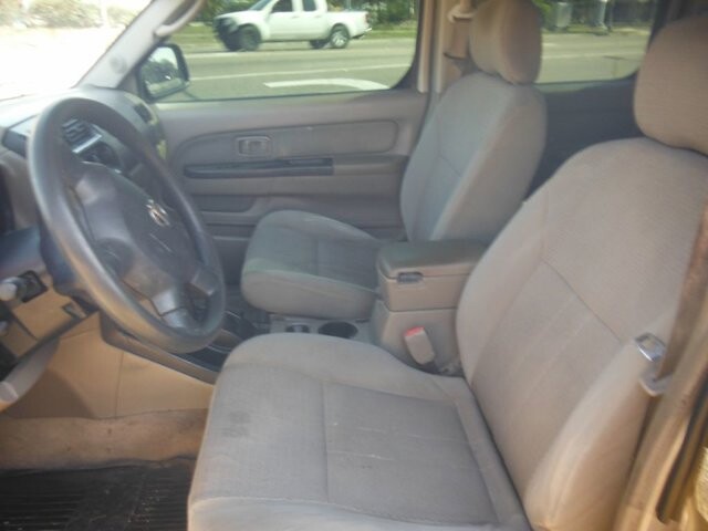 2004 Nissan Frontier in Holiday, FL 34690 - 2440612 4